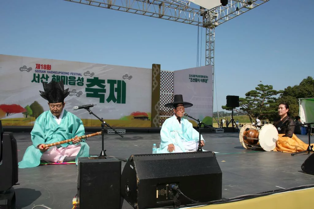 2026 서산해미읍성축제 성벽 야간 미디어아트 및 축제 현장 이미지