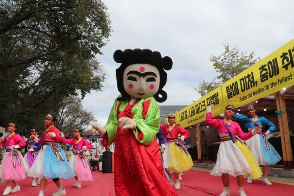 2026 안동국제탈춤페스티벌 현장 탈춤 공연 모습