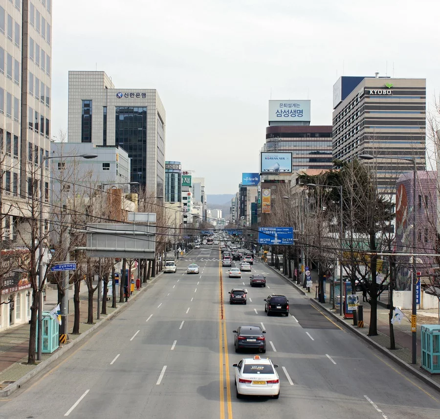 Geumnam-ro, the downtown area of Gwangju, South Korea. (2015-03-15 15:43:36)
