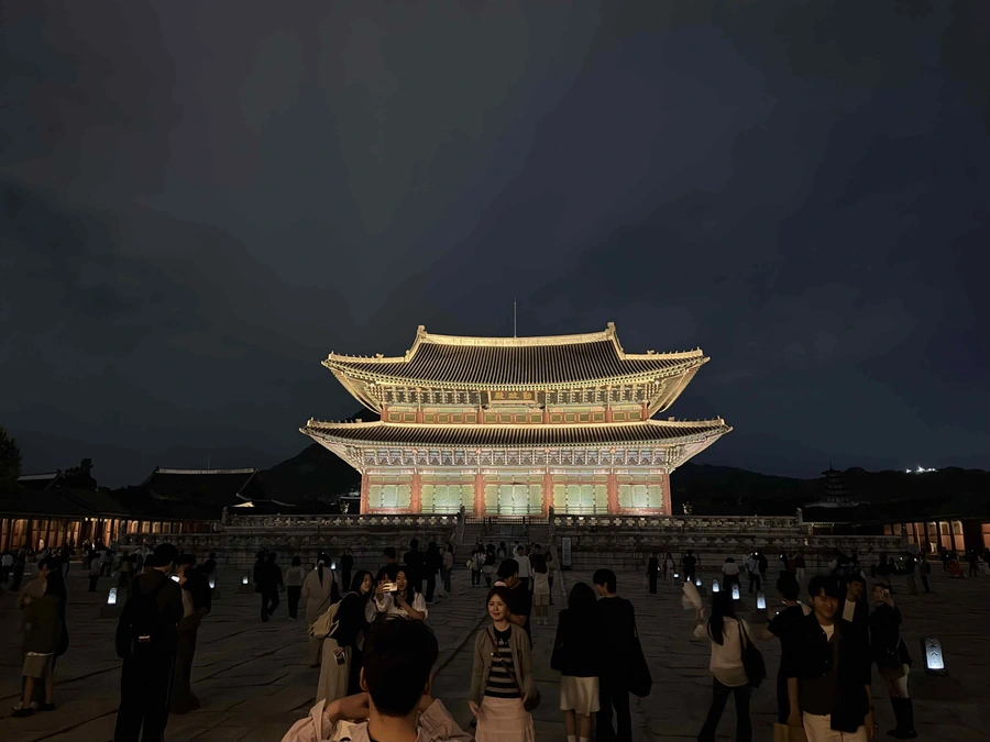 경복궁 야간관람 — 궁능유적본부가 공개한 경복궁 야간 경관 참고 사진.