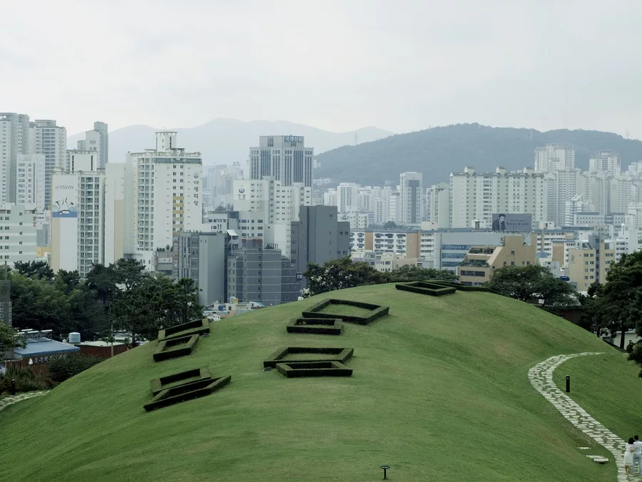 복천박물관 문화 산책 — 복천동 고분군, 2016년 9월 자료 사진.