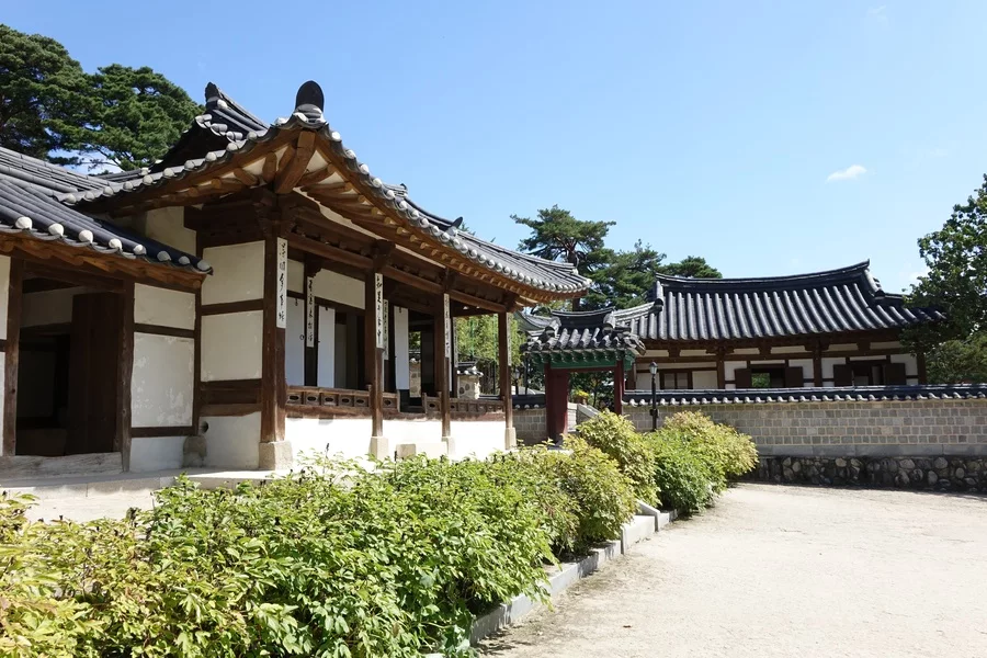 오죽헌 문화 산책: 고택과 전시, 정원을 나누어 보는 강릉 코스