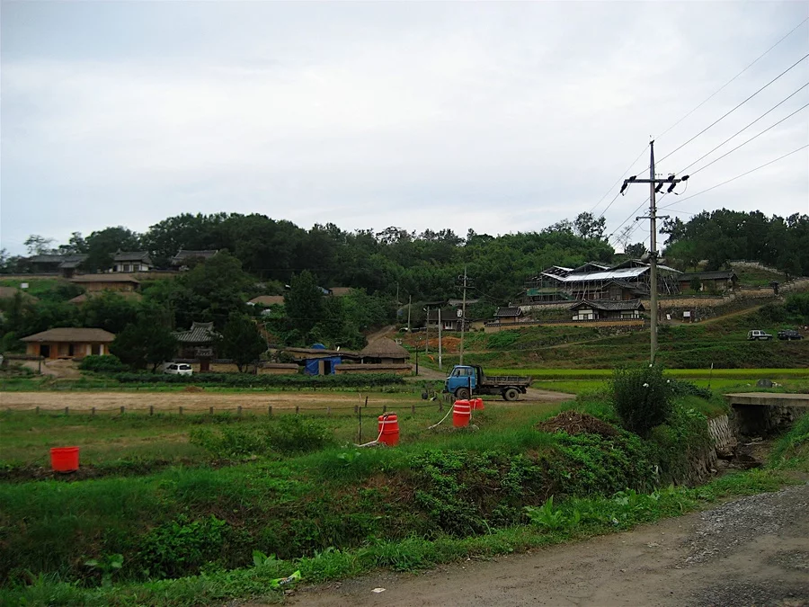 양동마을 문화 산책: 언덕과 지붕이 함께 만드는 경주 고택 풍경